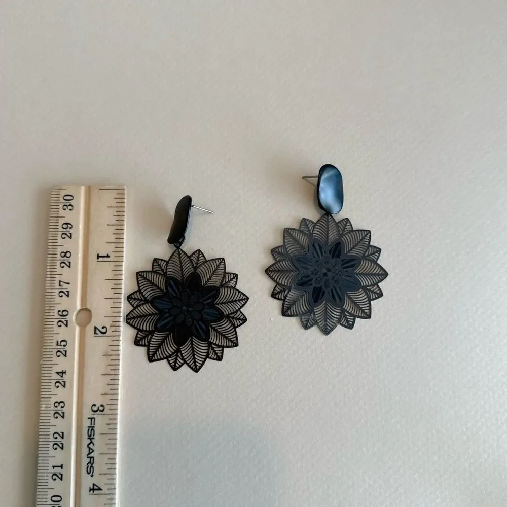 Black flower Earrings #1481